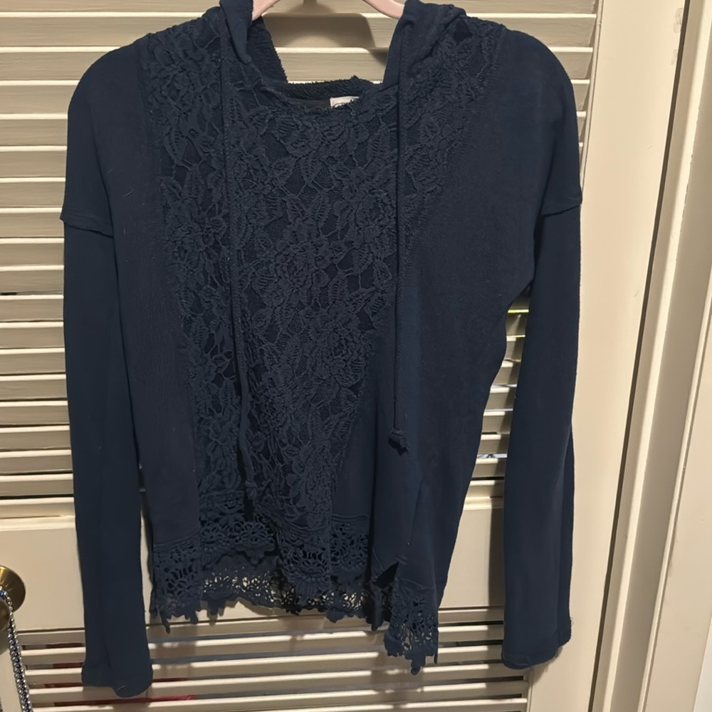 Taylor & Sage hooded blue sweater, size medium, flower pattern, cotton & polyes